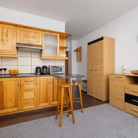 Bright Studio With Balcony In By Renters 아파트